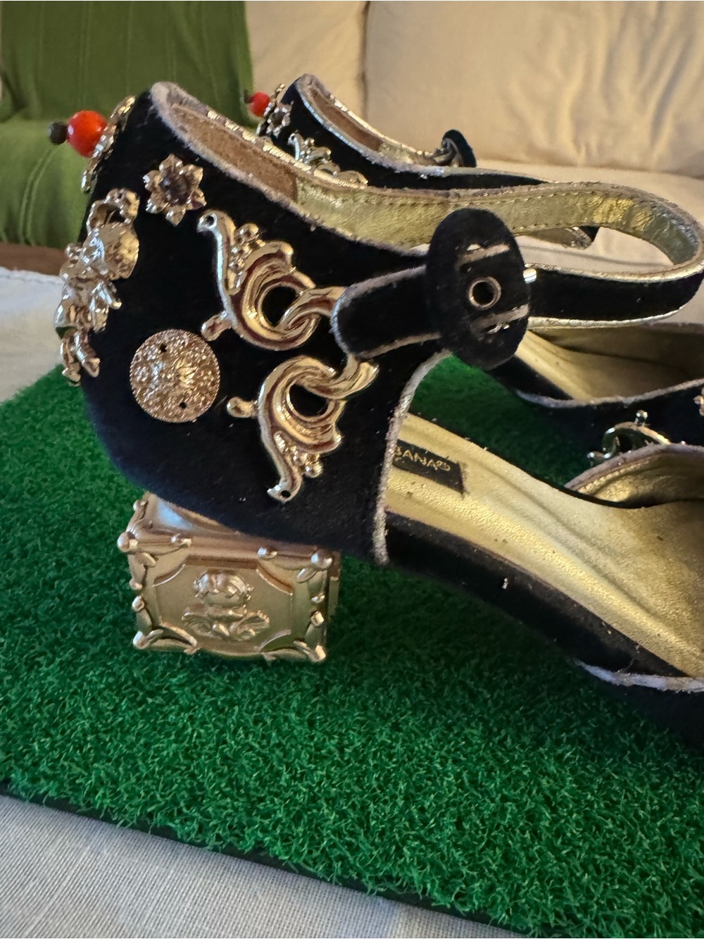Dolce & Gabbana Black Velvet Baroque Embellished Mary Jane Heels Italy 39 RARE - Picture 9 of 16